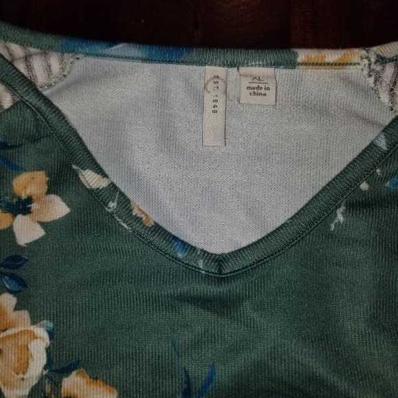 Floral Pattern with Striped Long Sleeves Tee - Picture 2 of 3